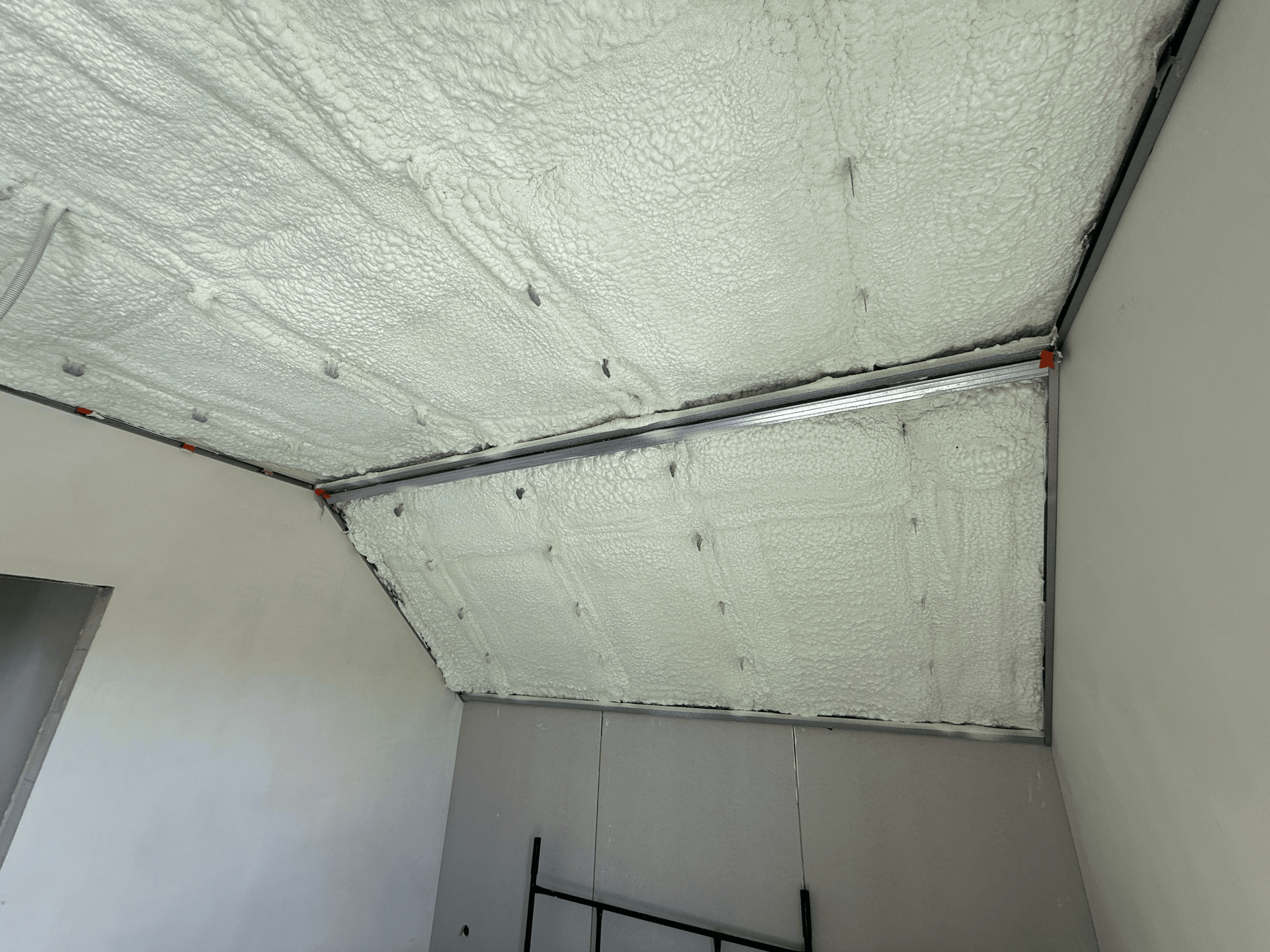 ocieplania poddaszy pianką