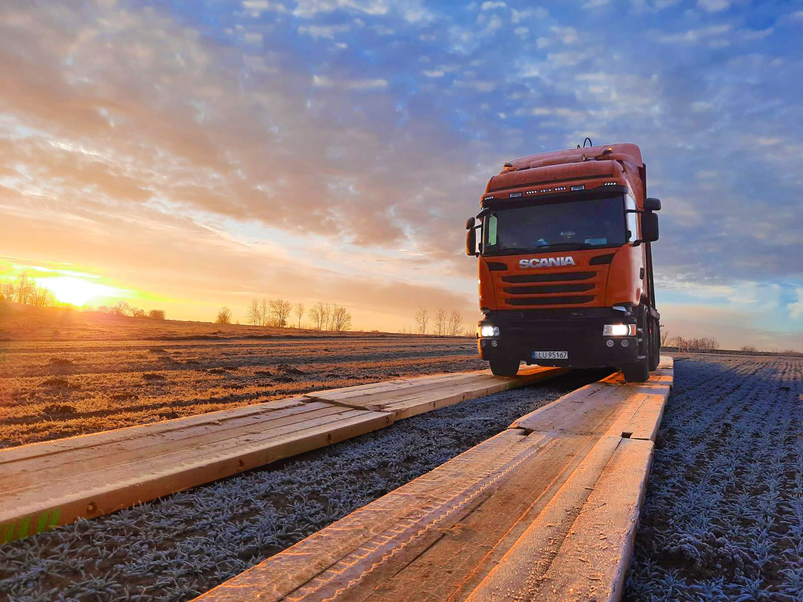 Drewniane płyty drogowe — rodzaje, zastosowania i zalety